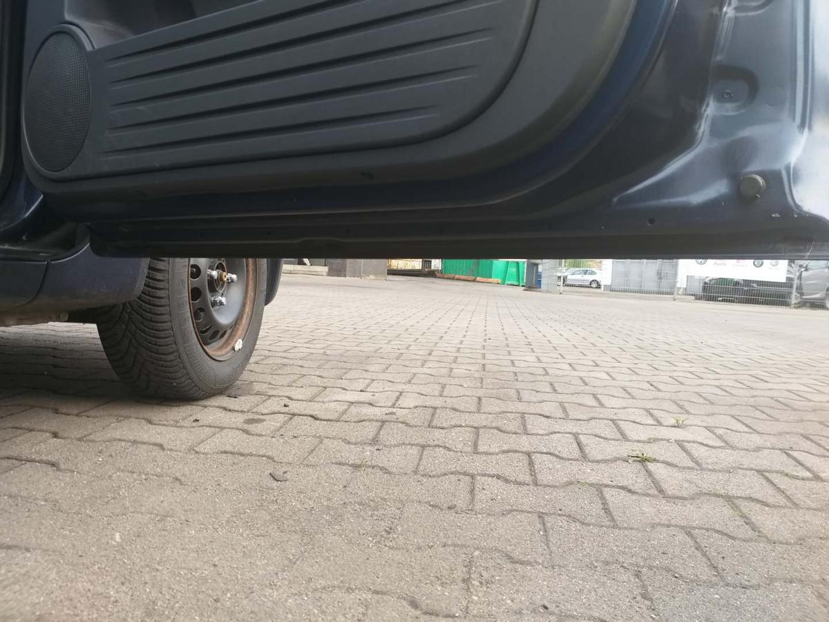 Mitsubishi Colt Z30 original Tür vorn rechts 5-Türer T43 Blau Rohbau Bj.2005
